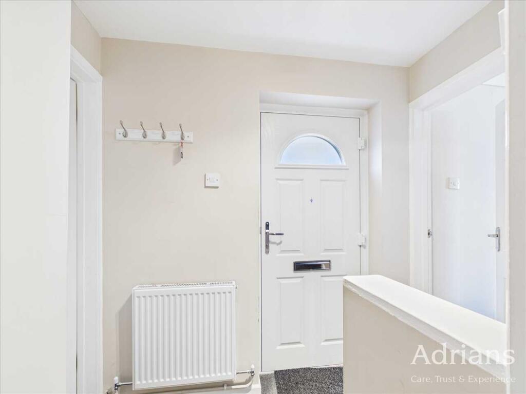 FIRST FLOOR LANDING