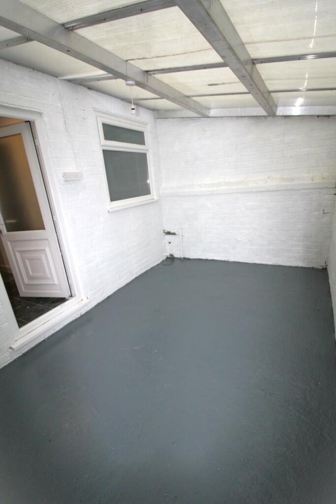 Utility area (a)