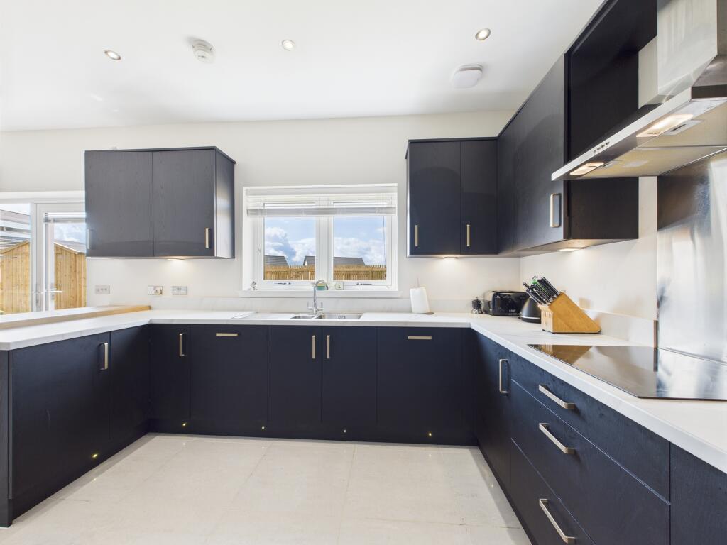 CAM03481G0-PR0111-STILL017