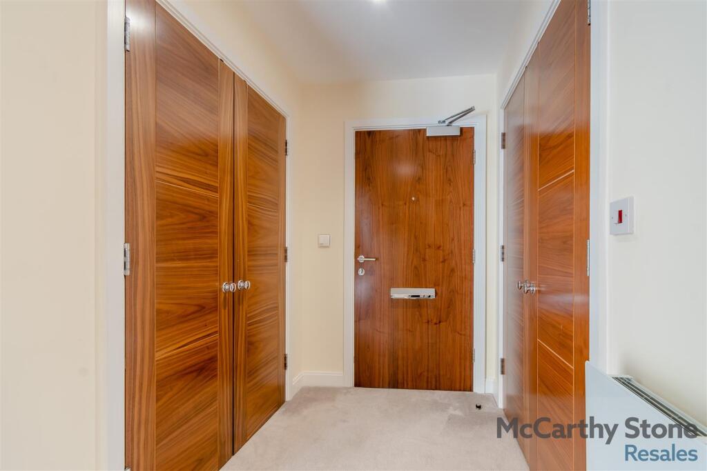 8646880-interior17.jpg