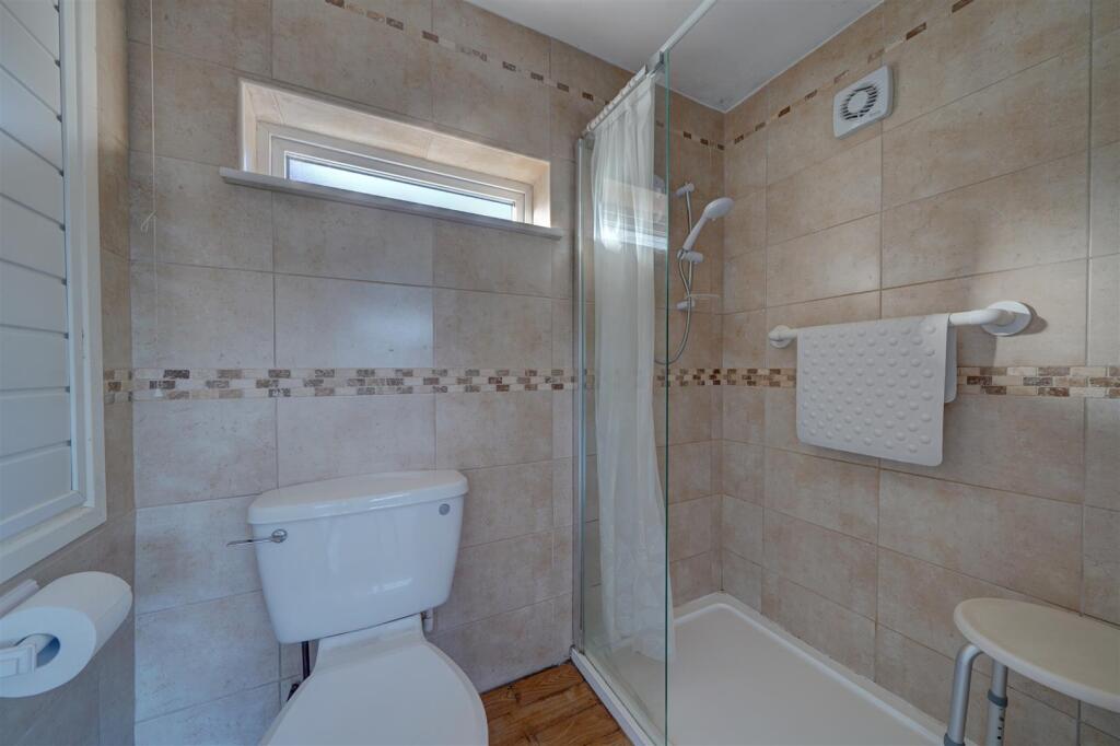 31 Hazelwood Close (12).jpg