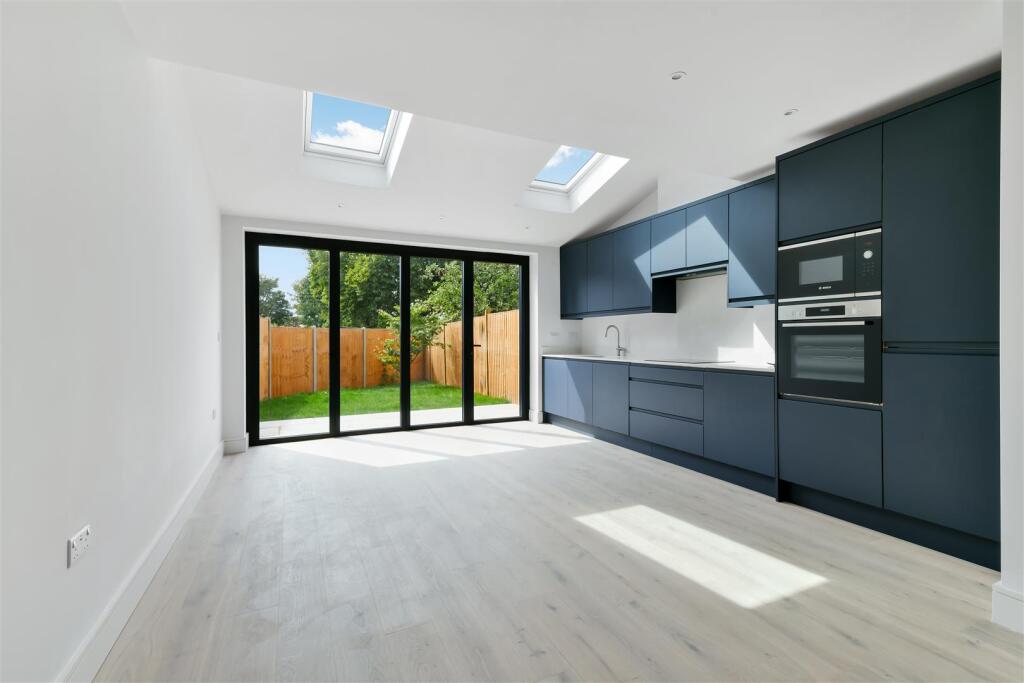 ABBOTSBURY ROAD, 228A-3.jpg