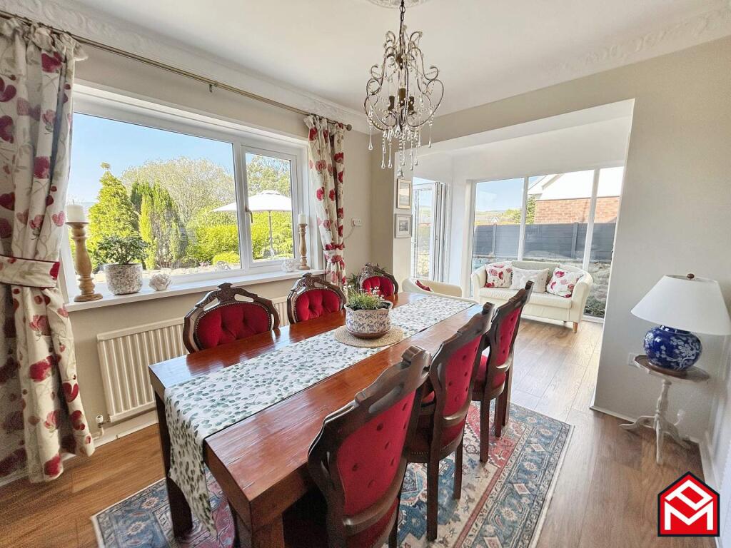 Dining Room &amp; Sun Lounge