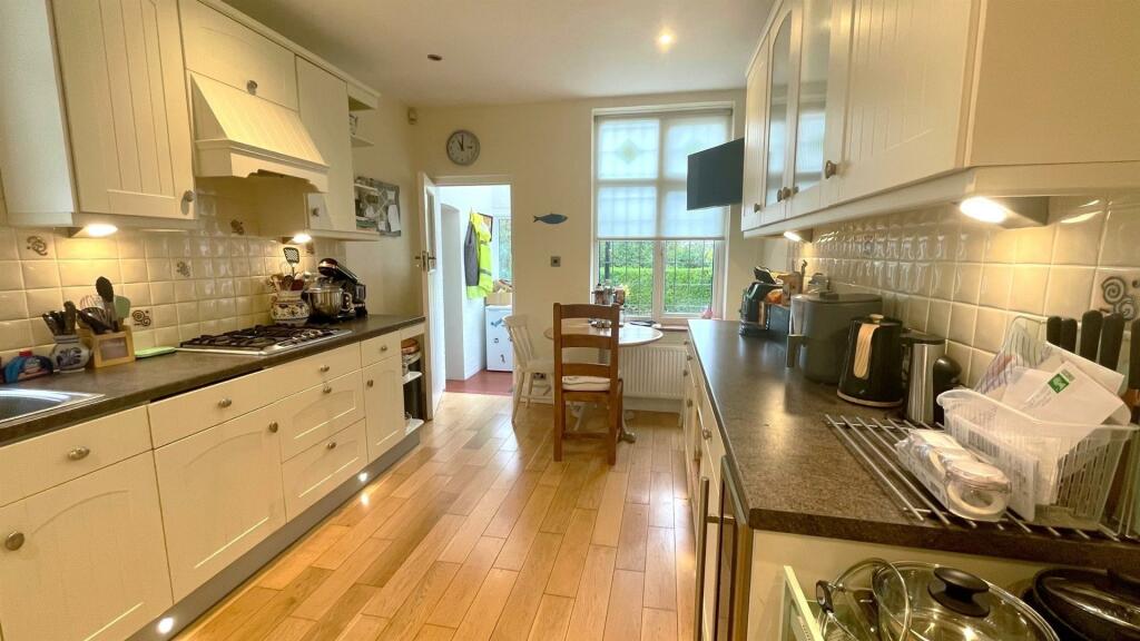 KITCHEN/BREAKFAST ROOM