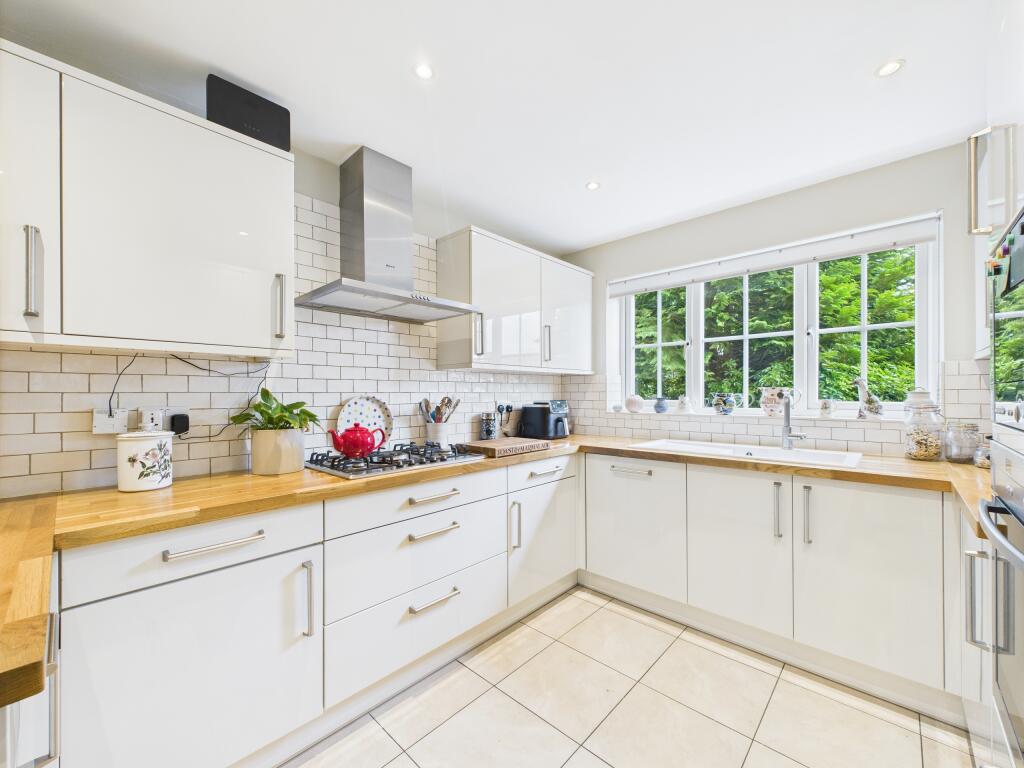 CAM02909G0-PR0439-STILL017