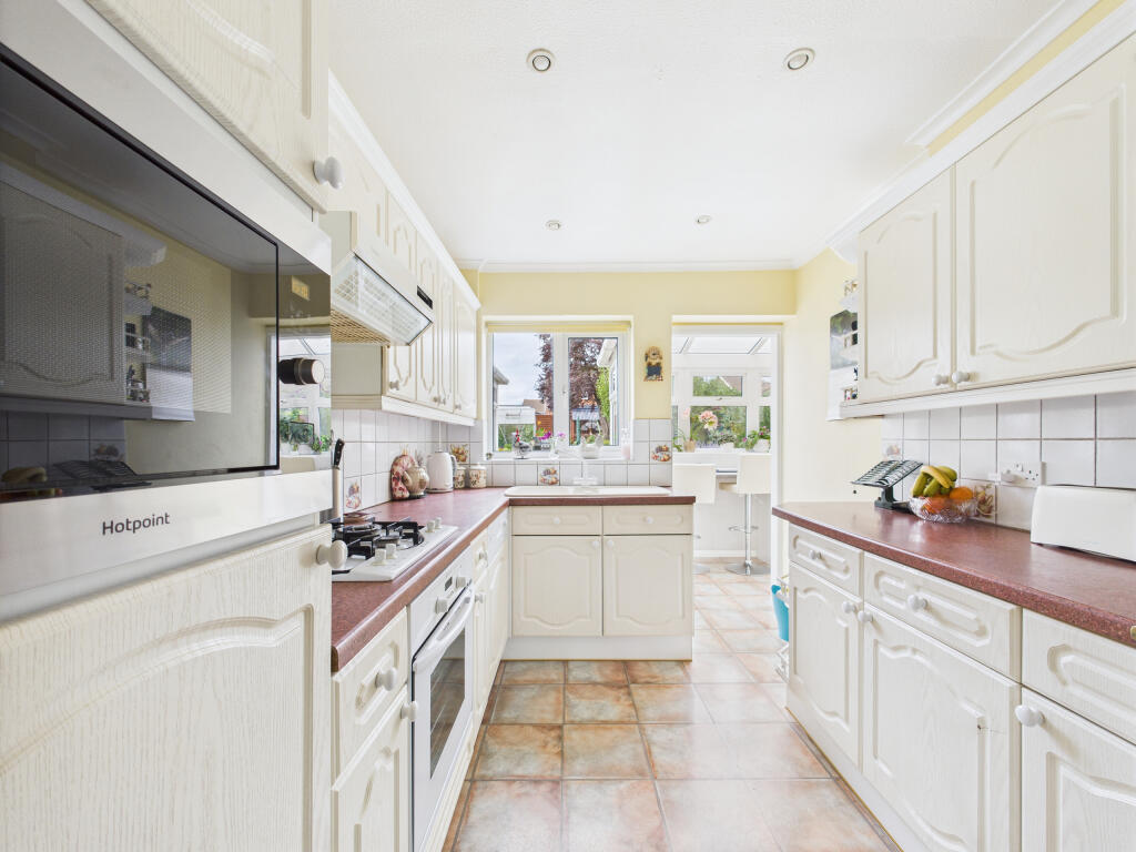 CAM01354G0-PR0562-STILL021