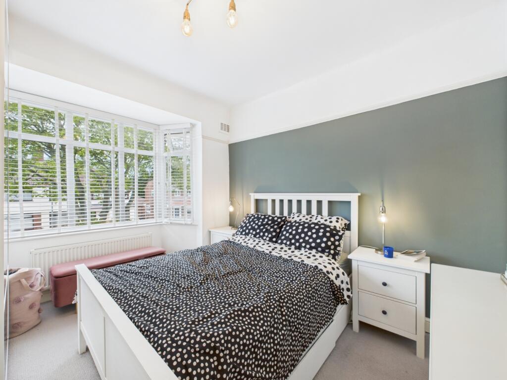 CAM02386G0-PR0140-STILL039