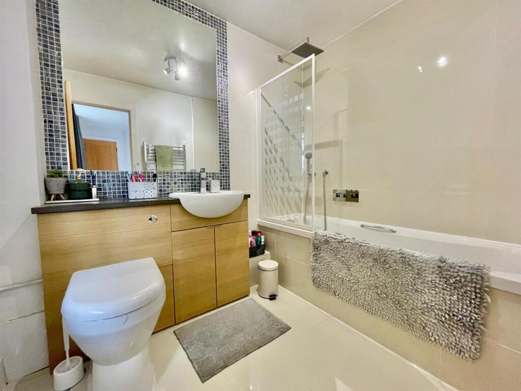 Bantam Cottage Bathroom.jpg