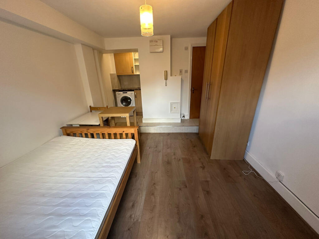 Clarence Road, London, E5