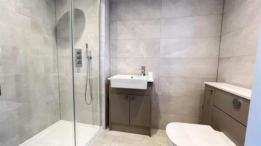 6 Field View - Bathroom.jpg