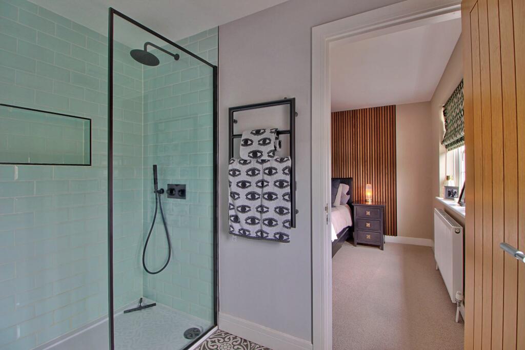 En-suite to master bedroom