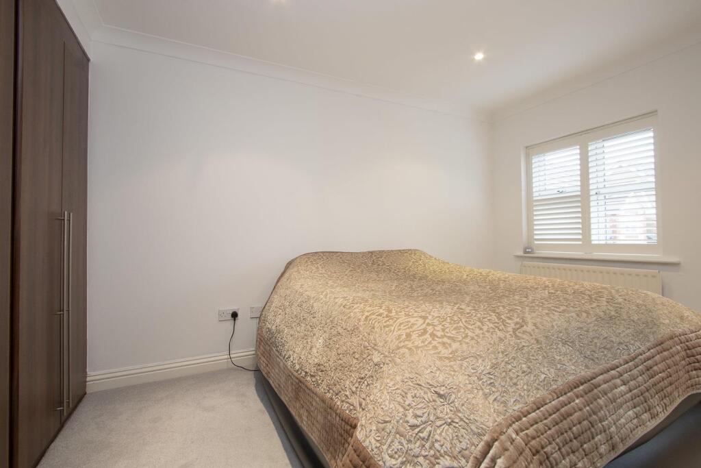 14 Hadleigh Drive, Sutton bedroom 1.jpg