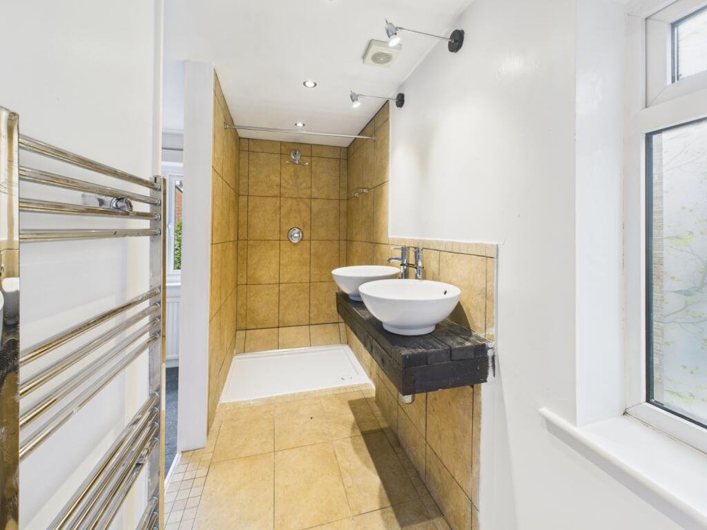 CAM01791G0-PR0202-STILL017