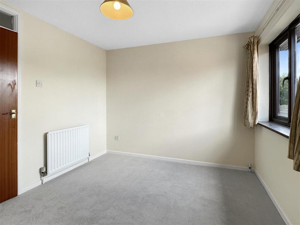 Bedroom 2 (2)