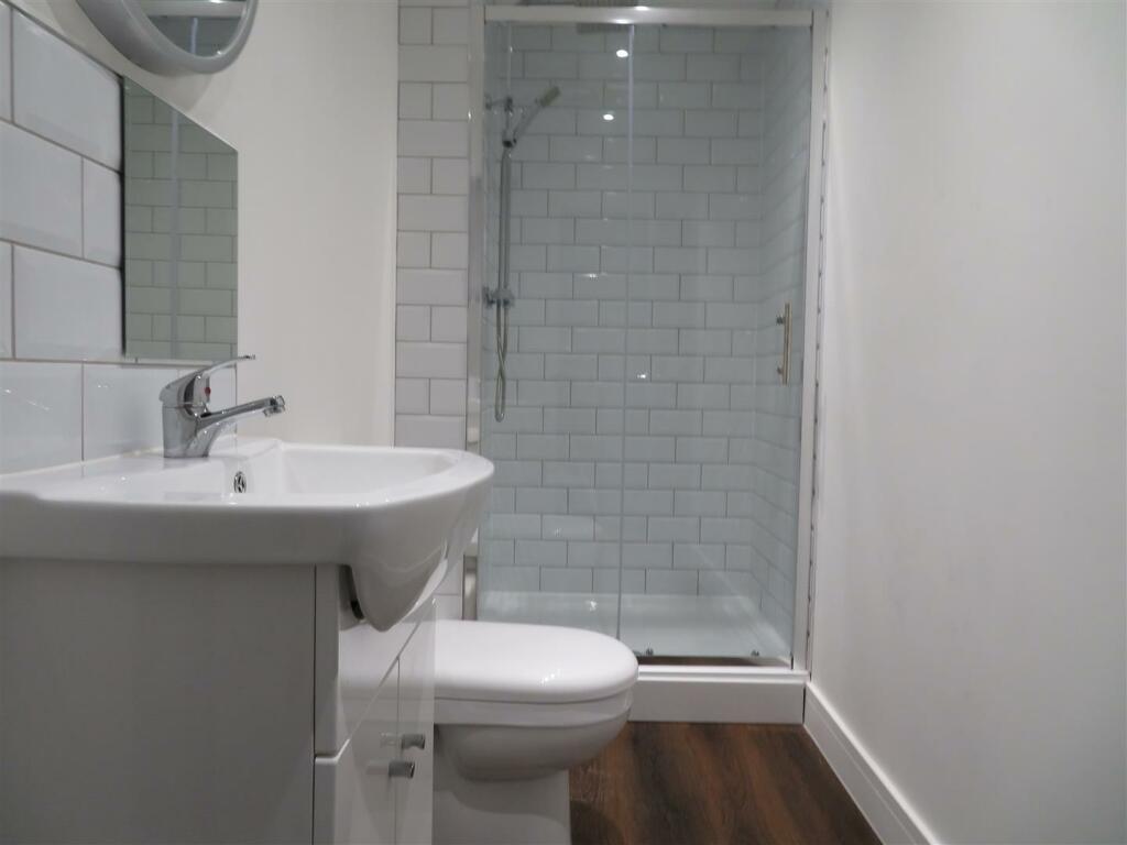 40 Darlington Bathroom.JPG