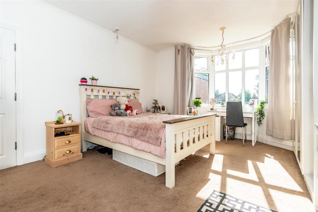 Bedroom 1 Aspect 2.jpg