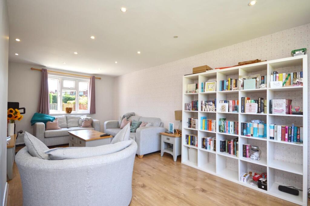 Lounge / Dining Room