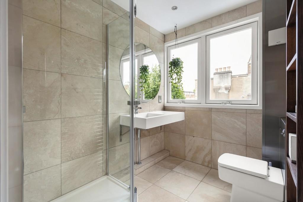 Bathroom (2).jpg