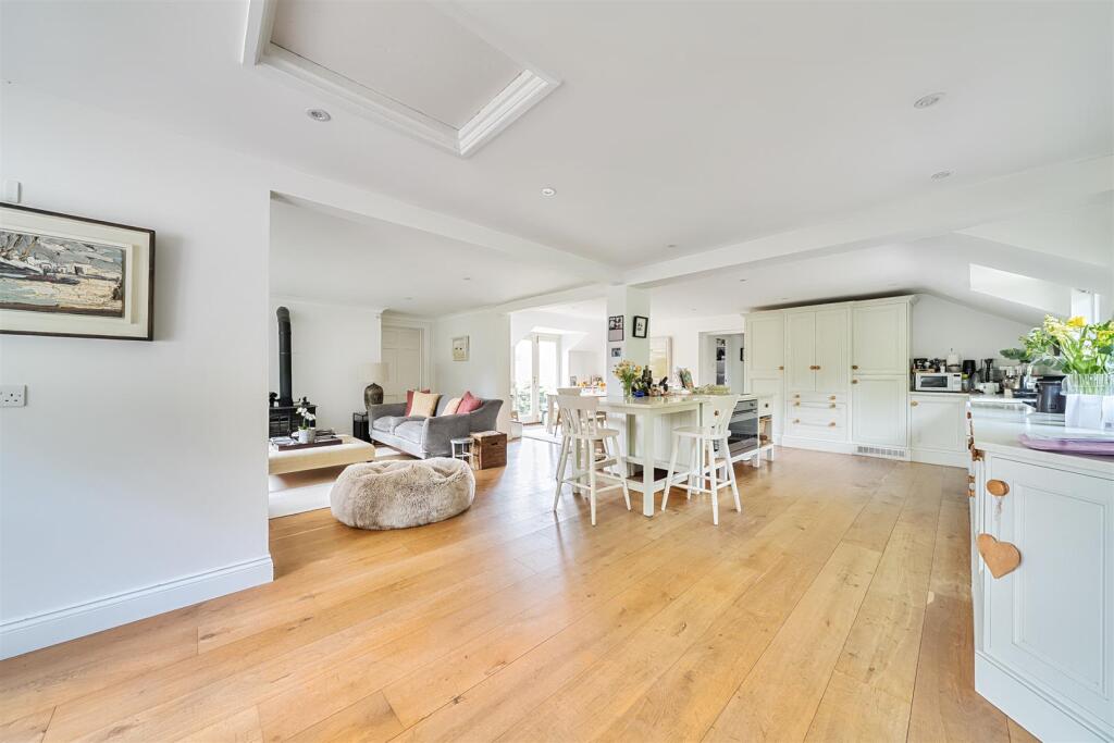Open plan kitchen/diner