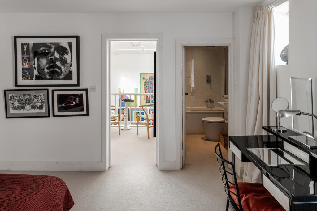 264430 - INIGO_GEORGE ST-145.jpg