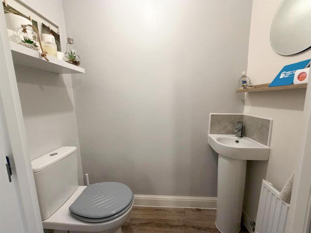 3 bed semi-detached house, Silsden 10