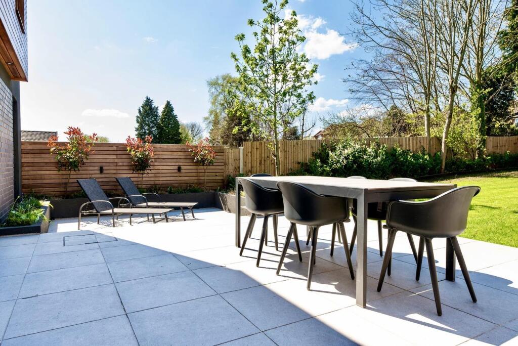 33 Thoresby Road Bramcote NG9 3EN