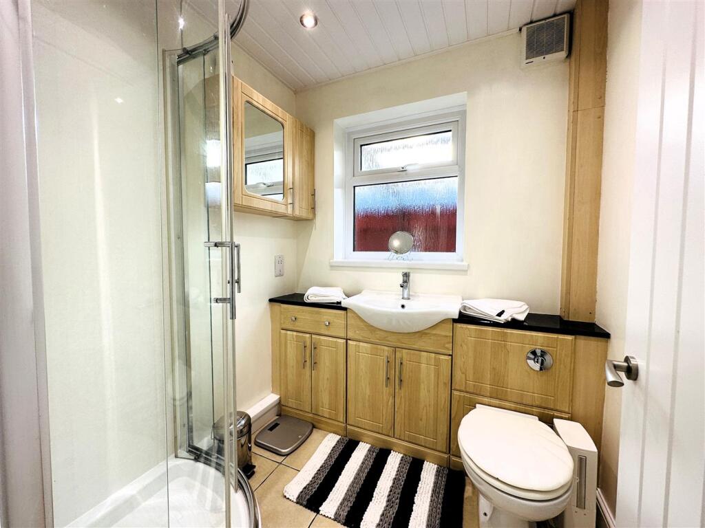 Shower Room.jpg