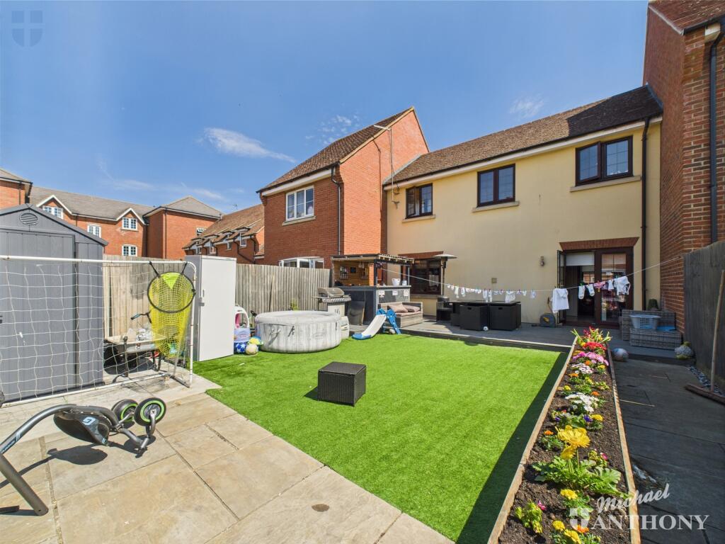 CAM03218G0-PR0640-STILL021