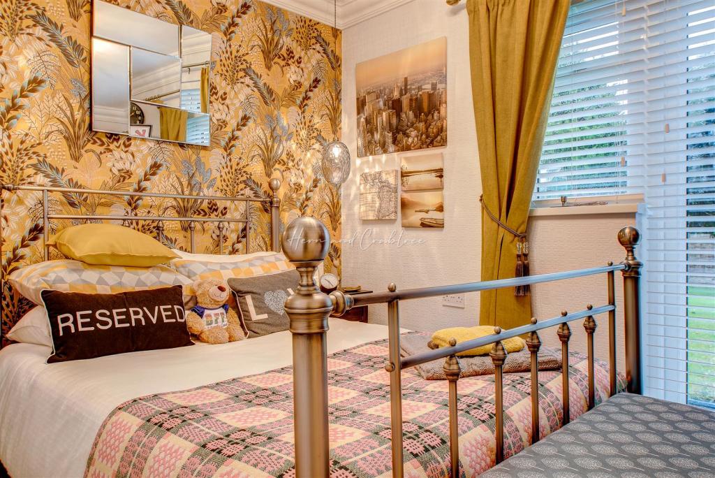 Elan Close, Aberdare, HernCrabtree (29).jpg