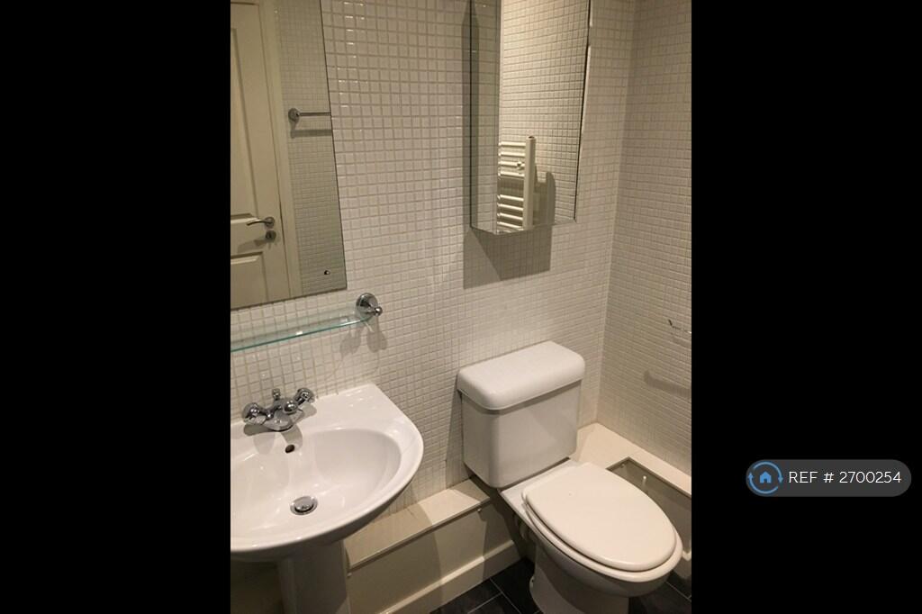 En Suite To Master Bedroom
