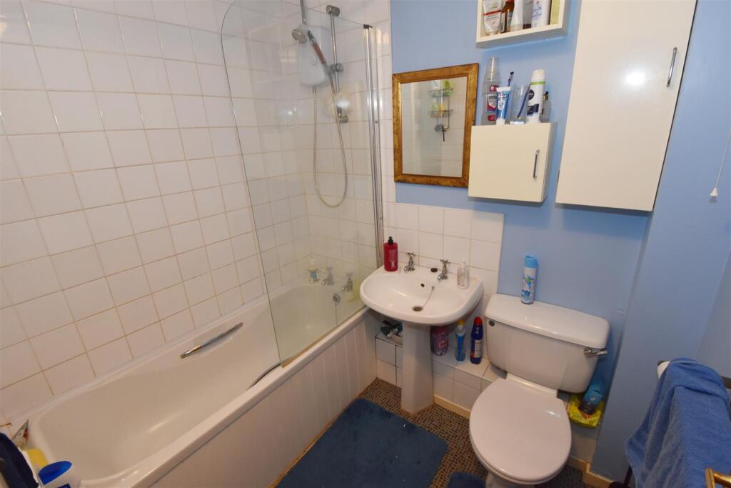 Bathroom.jpg