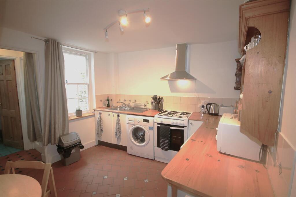 Kitchen b.JPG