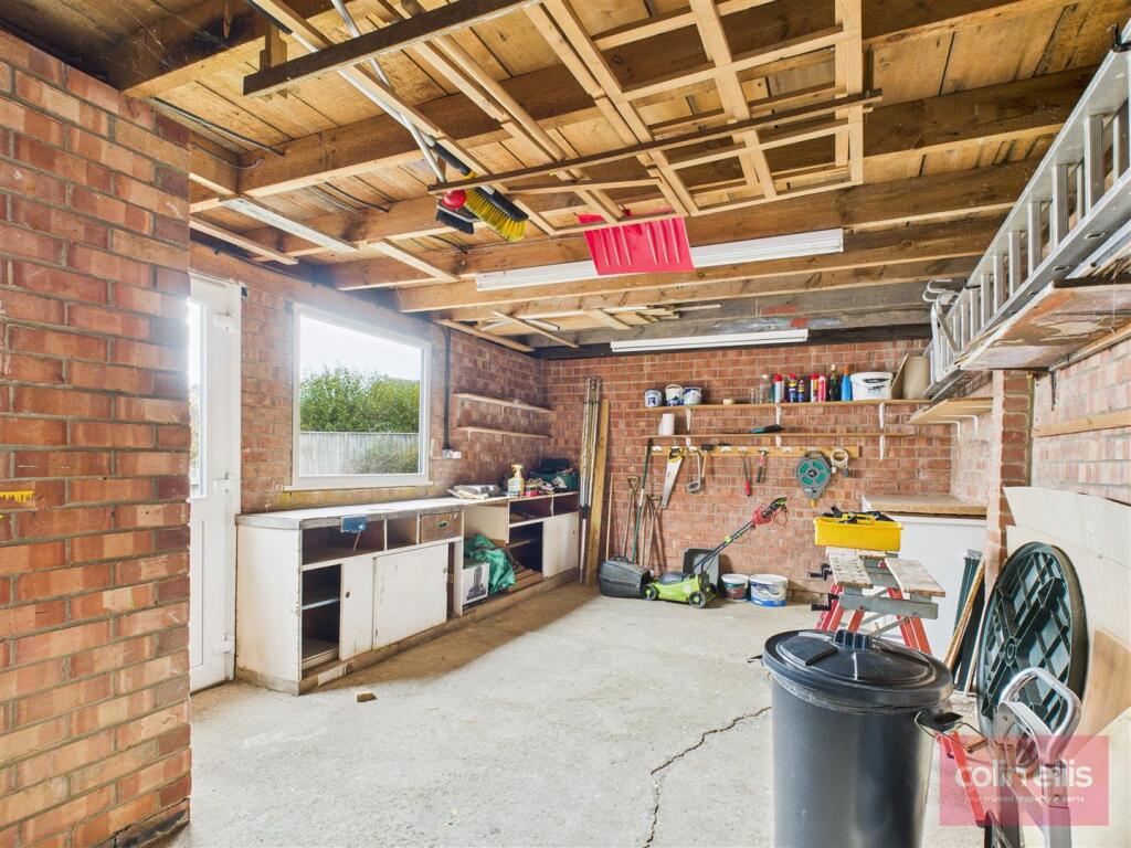 CAM05075G0-PR0066-STILL018.jpg