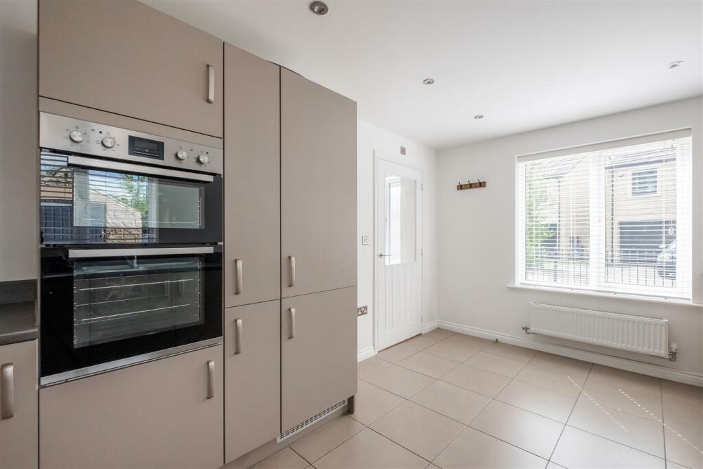 KITCHEN 2.jpg