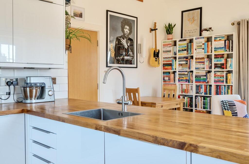 4 Wintour House, Guys Common (13).jpg