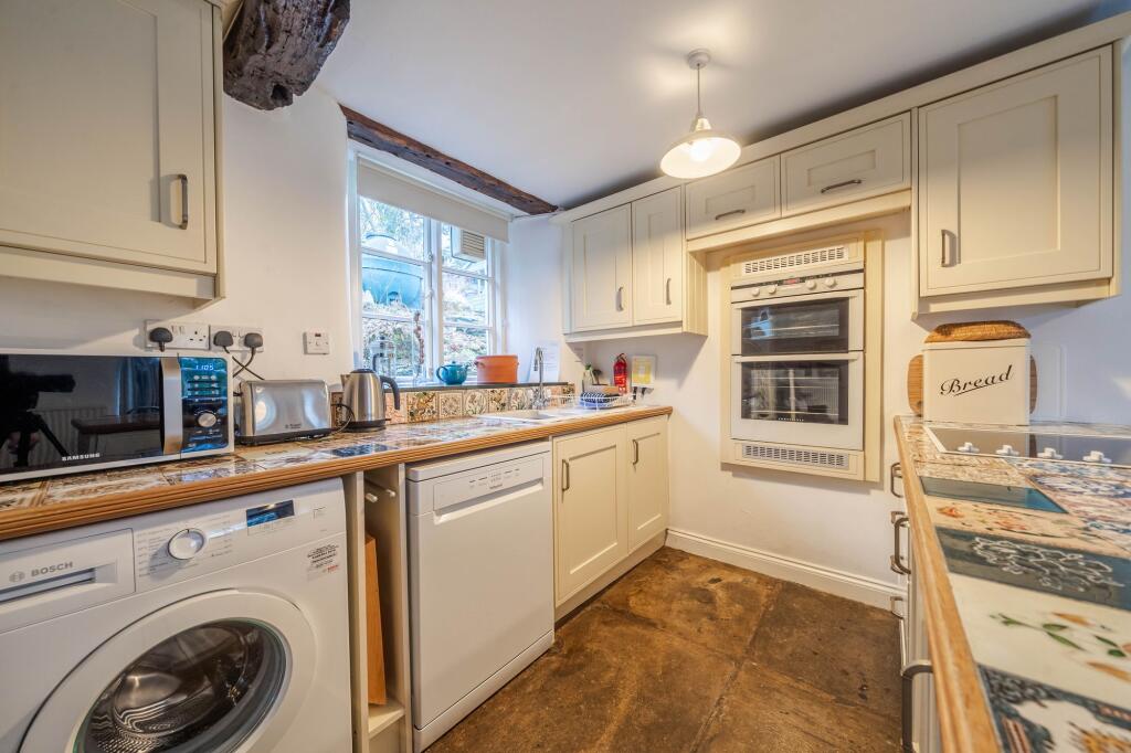 OPEN PLAN DINING/KITCHEN AREA