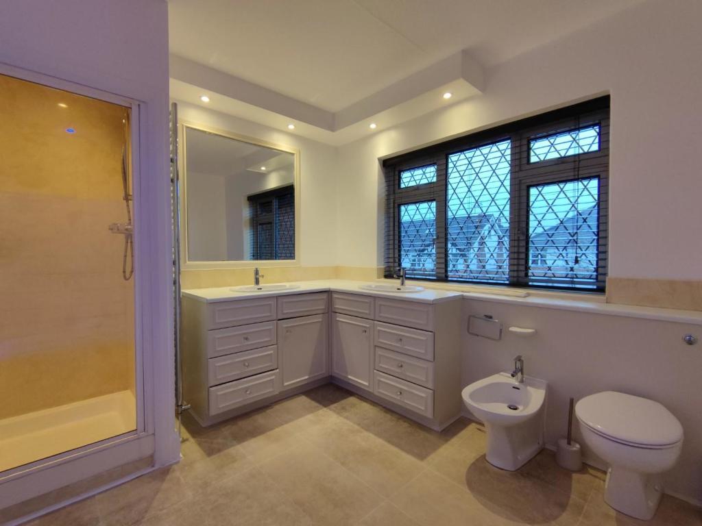 Main Bedroom En-Suite