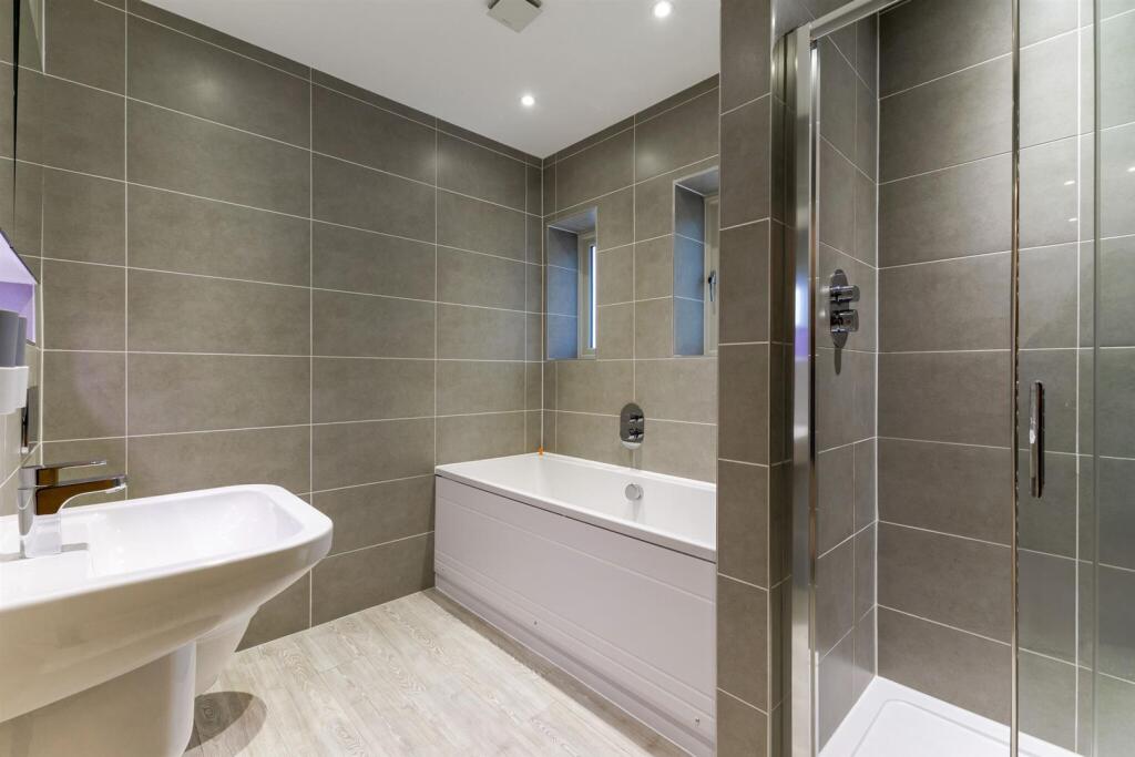 95877_1-Martingales-Close (19)_low.jpg