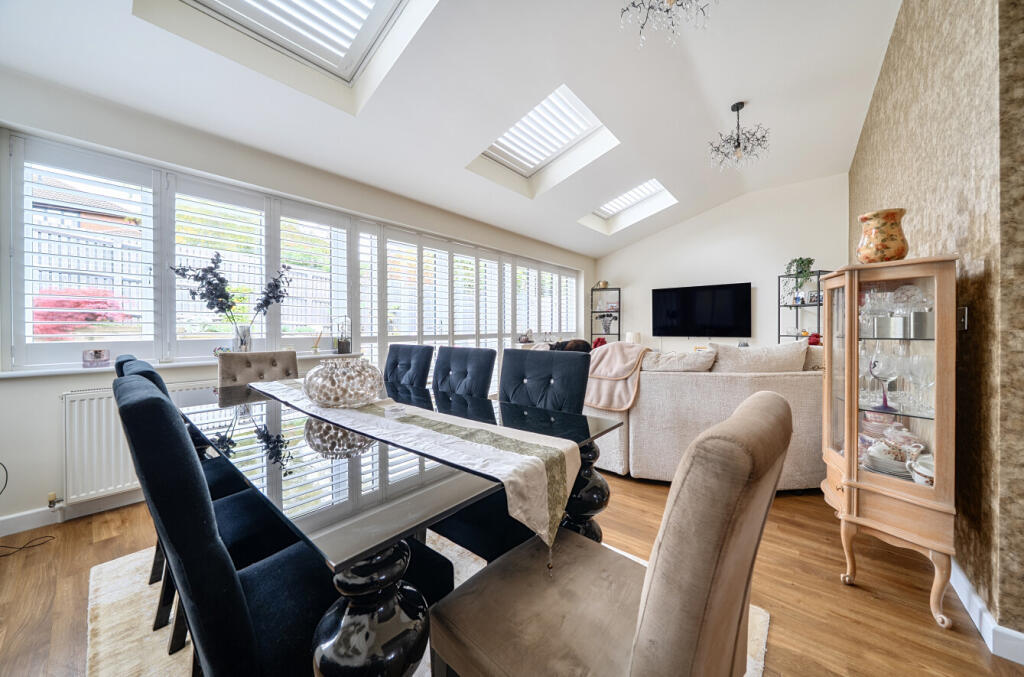 1374563-17-6904df...