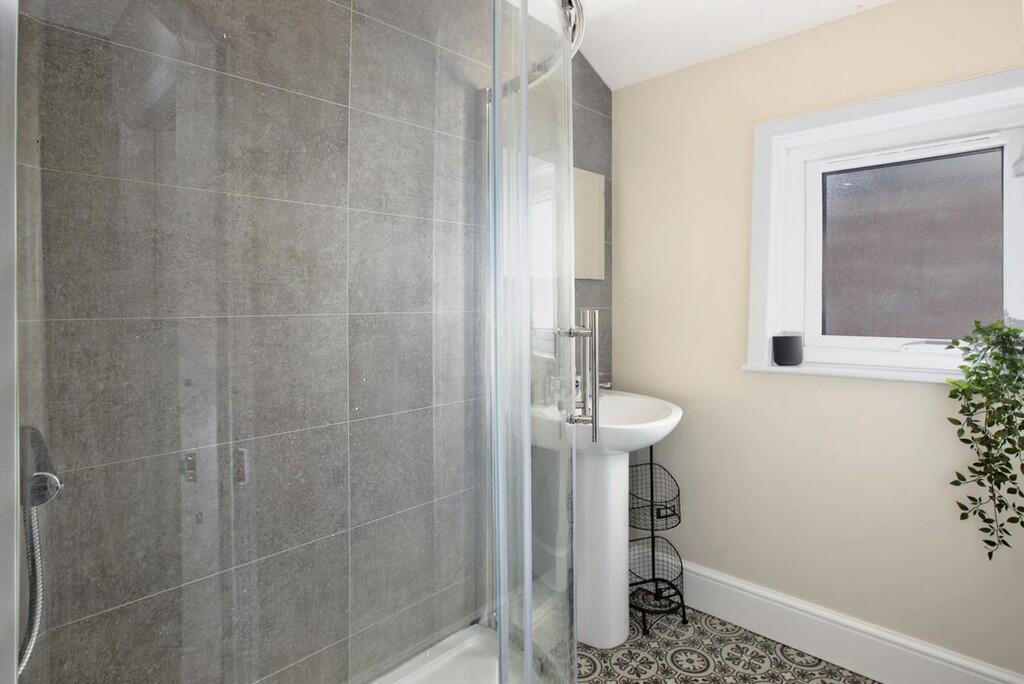 14Archibold202208...