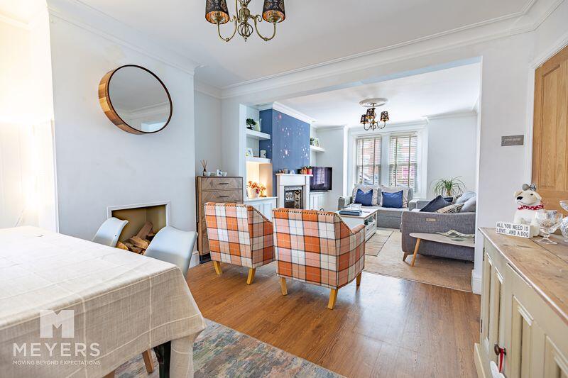 Diner Through Lounge