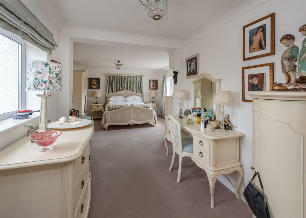 109 Rookery Road-bed1 dressing area.jpg