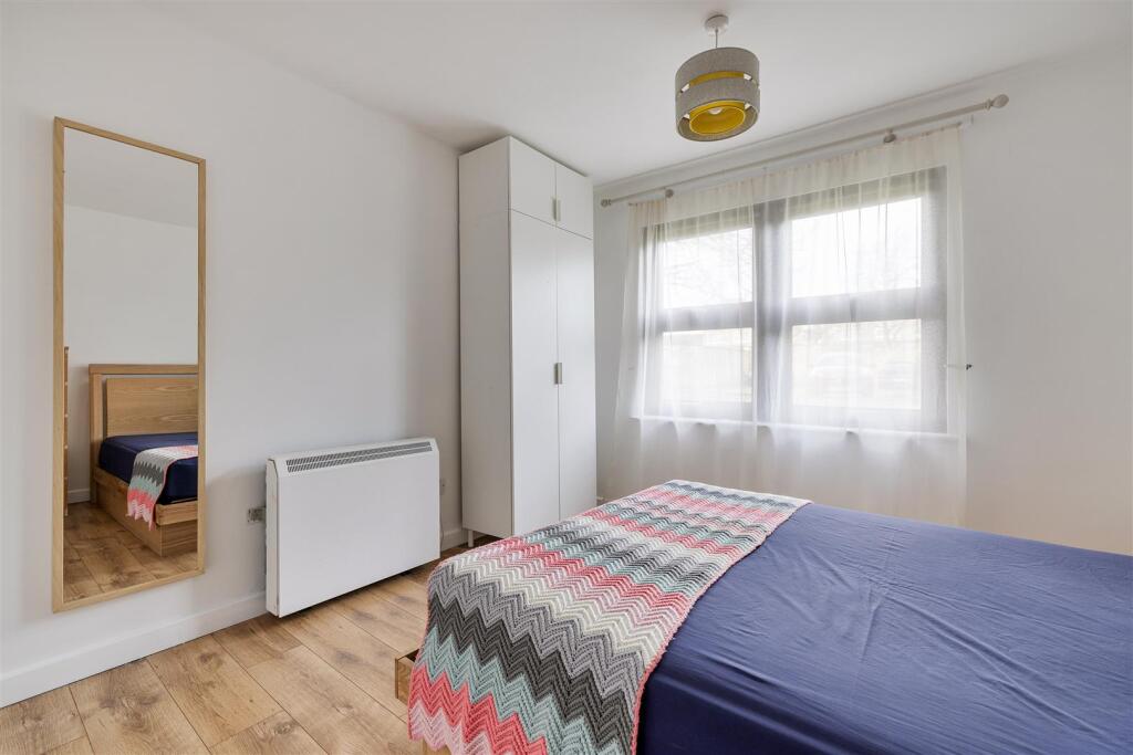 Hainault Road E11