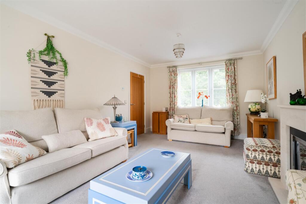 Living Room-3.jpg