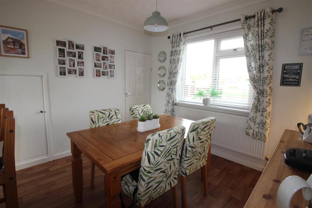 Kitchen/ Dining Room