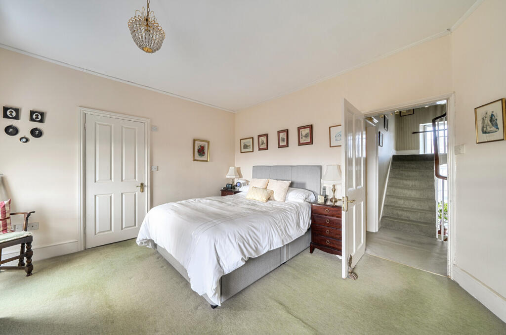 1369166-33-690078...