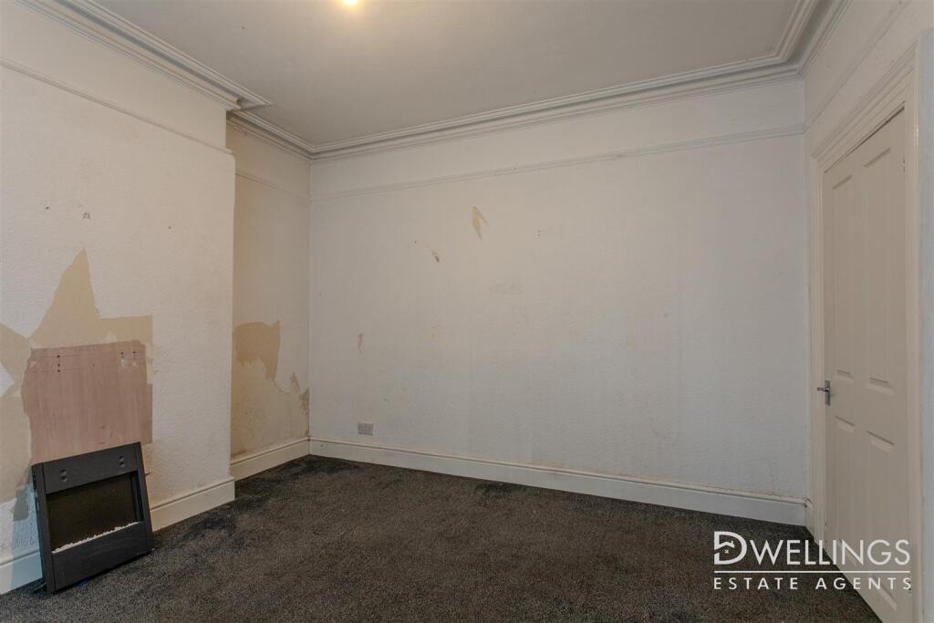 DWELEST- 173 Horninglow Road, DE14 2QS-0003.jpg
