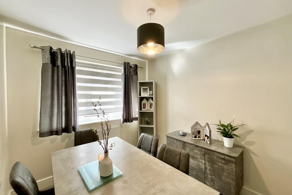 Bedroom/Dining room