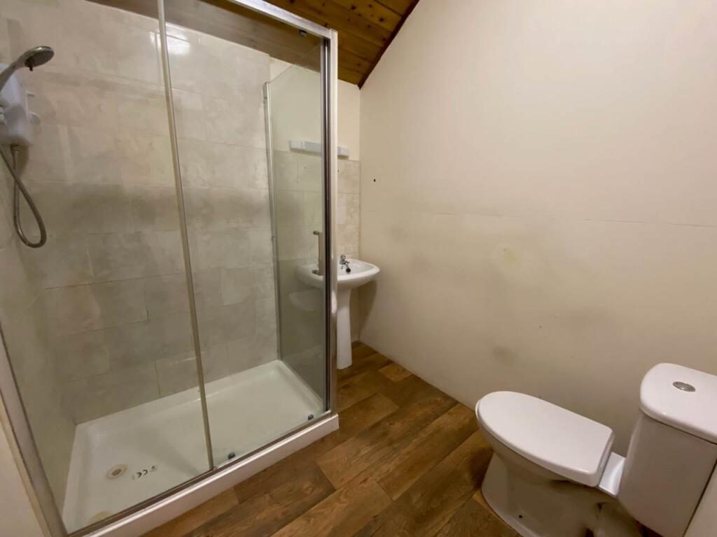 main bathroom 1