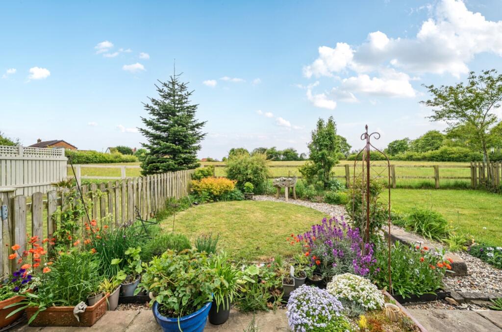 Harrogate Estate Agent Front Garden